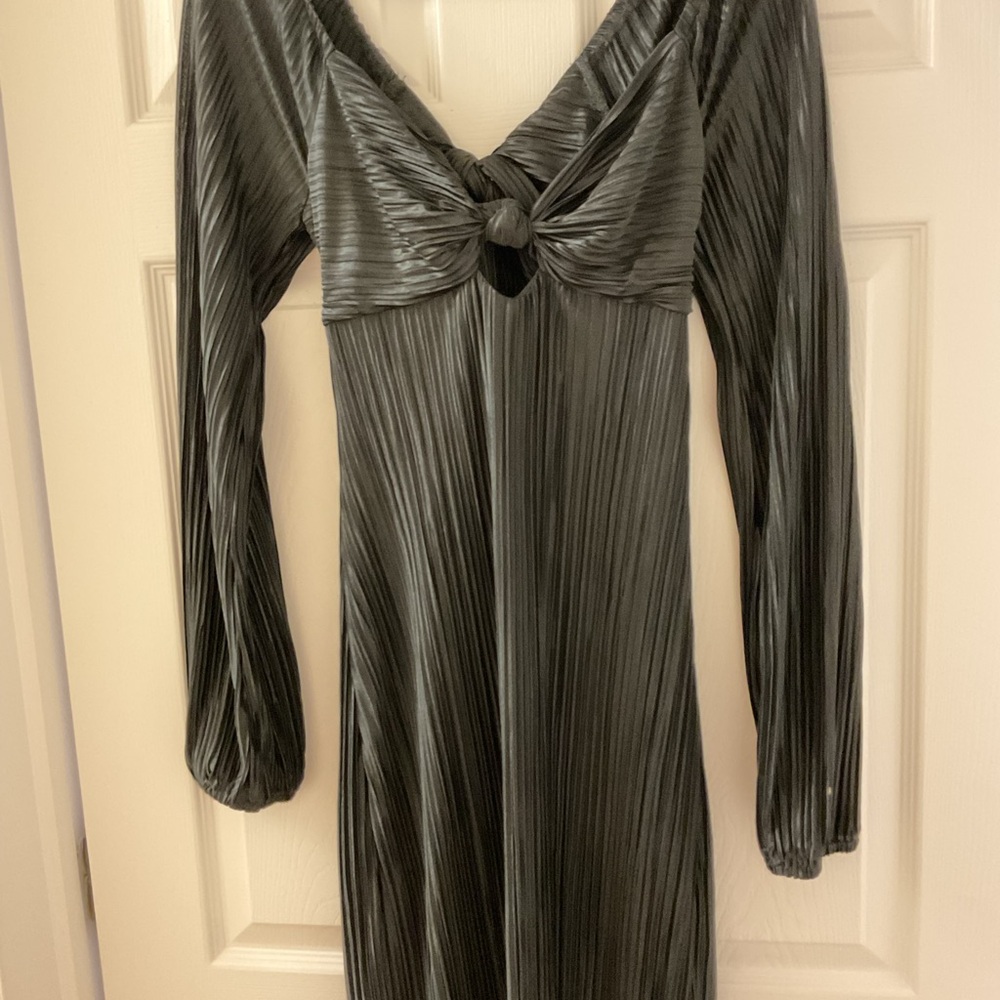 Elegant Gray Long-Sleeve Dress